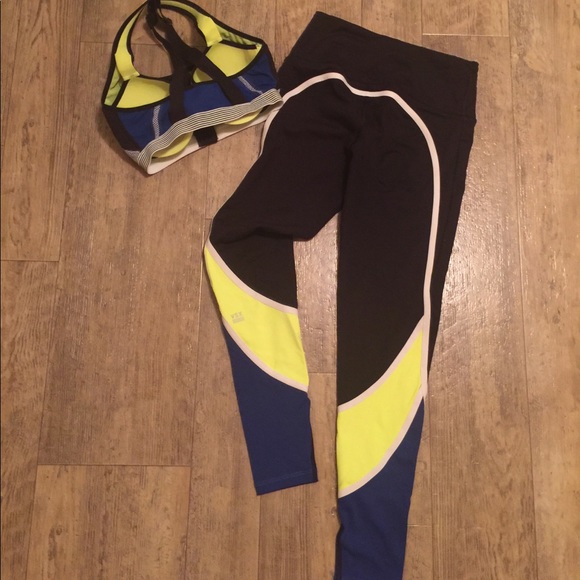 Victoria's Secret Pants - Victoria’s Secret Sport leggings and jog bra